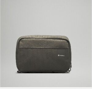 Lululemon Command the Day Dopp Kit